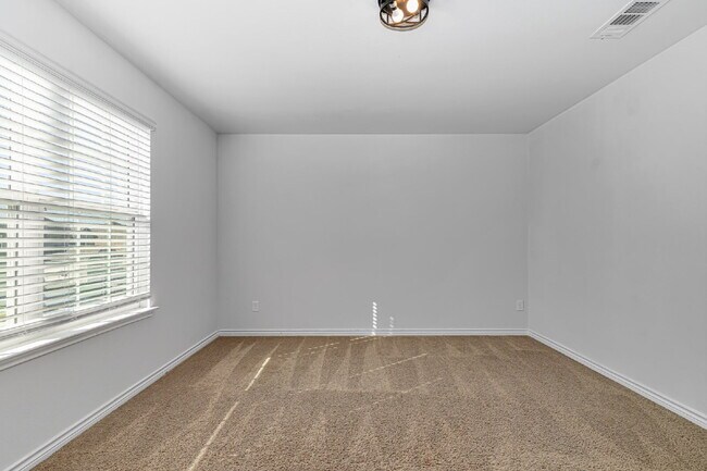 Building Photo - Modern 4 Bdrm Fort Worth Home for Rent- Zip Code 76123 | Built 2021 | Crowley ISD | $3,450/mo, Sp...