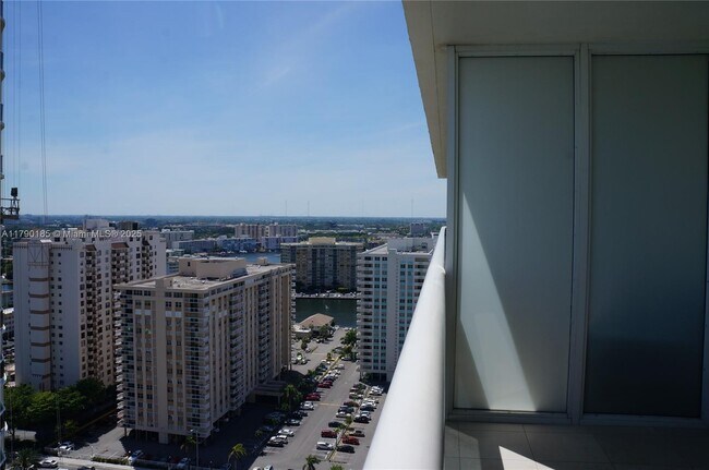Building Photo - 1830 S Ocean Dr