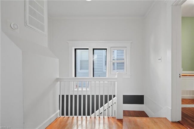 Building Photo - Classic 3 bedroom Home in the heart of Colonial Place