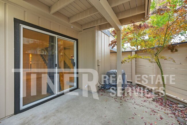 Building Photo - 9118 Madison Green Ln