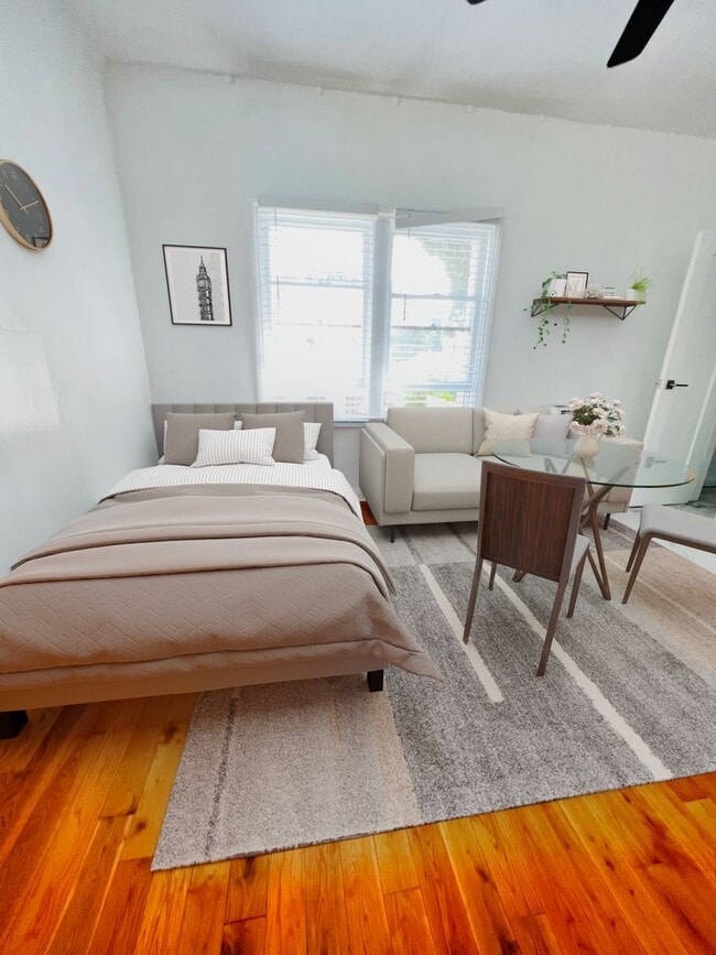 Interior Photo - Chateau Los Feliz