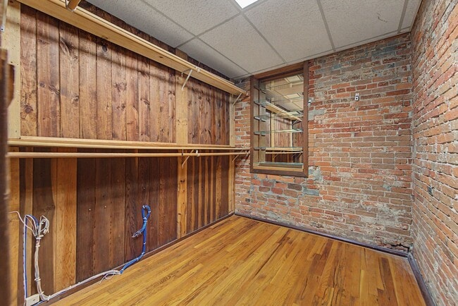 Building Photo - 1113