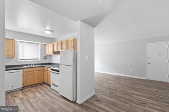 Building Photo - 229 43rd Rd NE