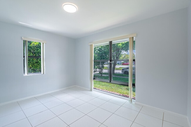 Building Photo - 6113 Royal Palm Blvd