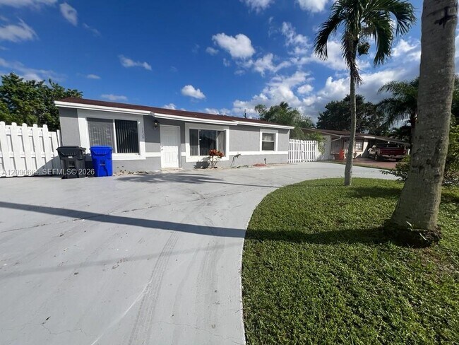 Building Photo - 1730 SW 64th Terrace