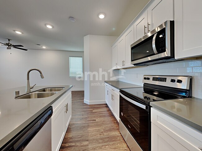 Building Photo - 10044 Spire St