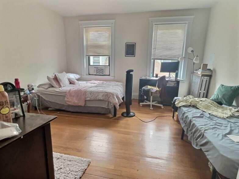 Building Photo - 7 Naples Rd