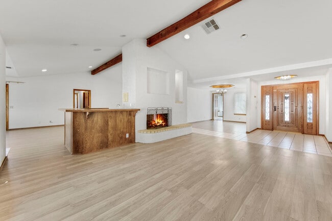Building Photo - 2503 Brentwood Dr