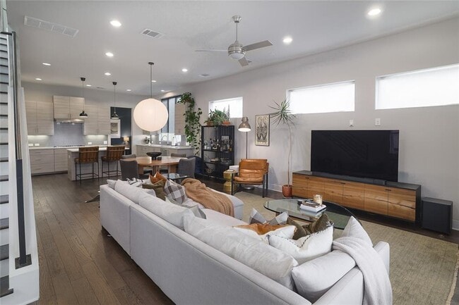 Building Photo - 6021 Seville Dr