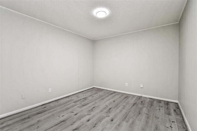 Building Photo - 1504 Holly Cir