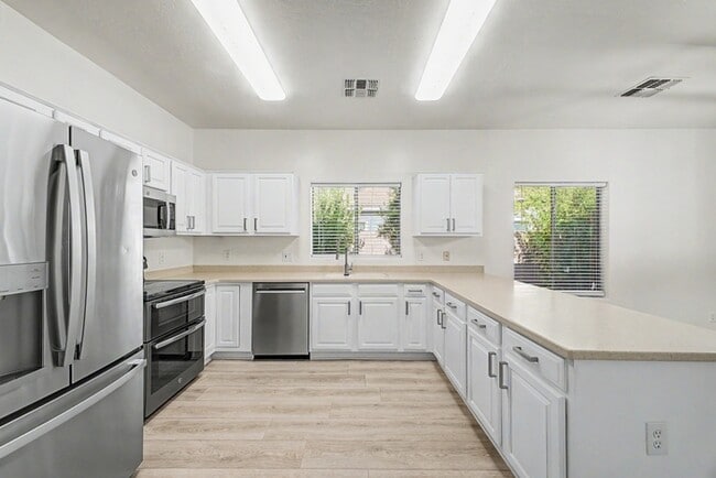 Building Photo - 3533 E Joseph Way