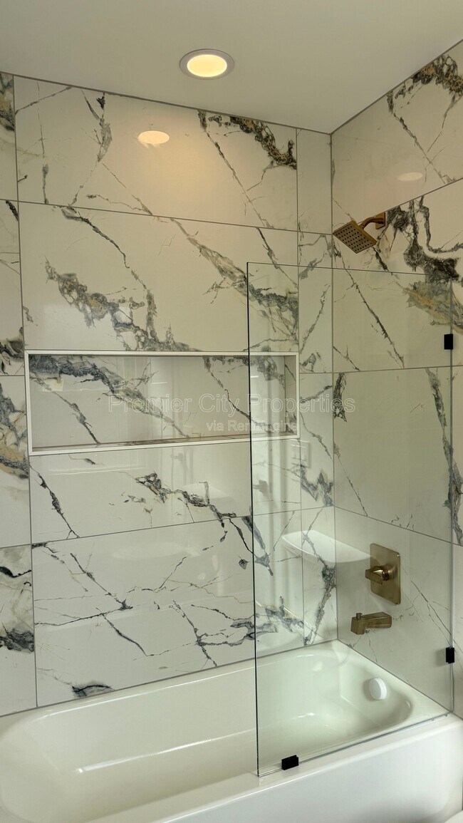 Building Photo - 240 Mcgregor Ave