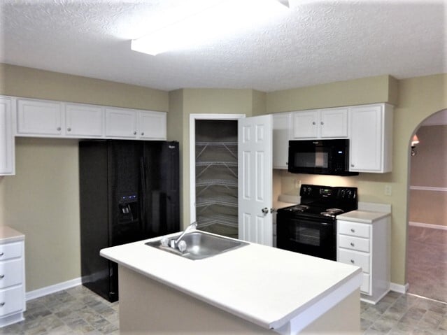 Building Photo - 523 Riverby Lane