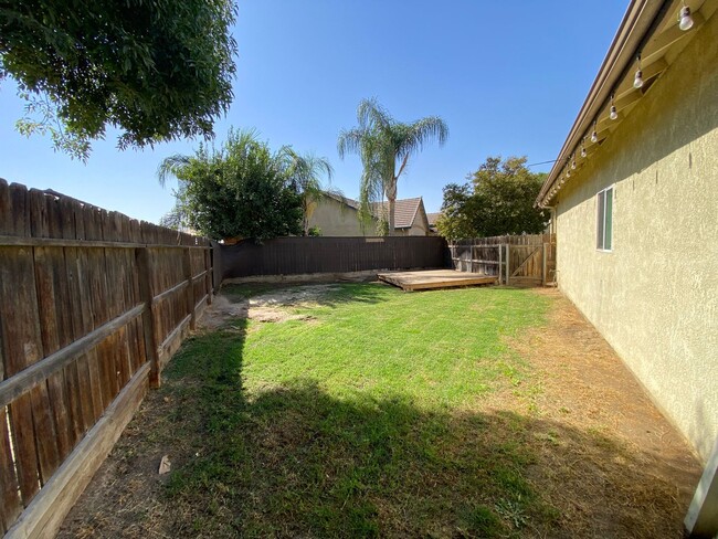 Building Photo - Tulare home for rent