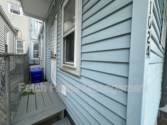 Building Photo - 1024 Birch St