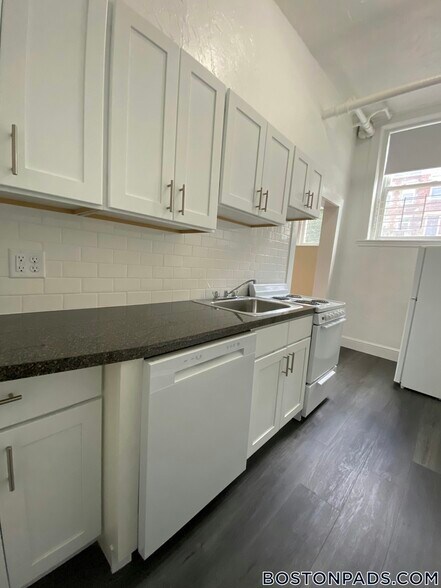 Building Photo - 99 Brainerd Rd