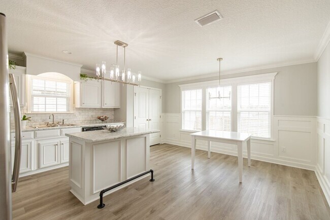 Building Photo - Beautiful 3-Bedroom Home with Modern Finishes and Outdoor Living in Nelson Hill NEAR the pond