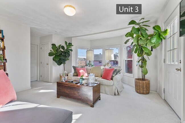 Building Photo - 846 Main St