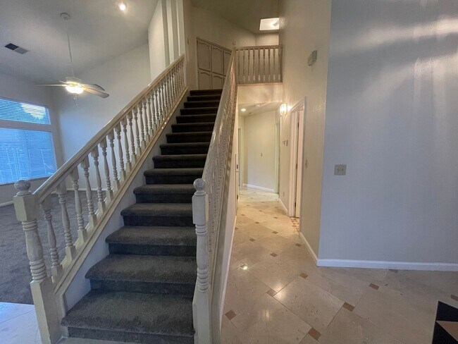 Building Photo - Broadstone neighborhood 4 bedroom home with pool!