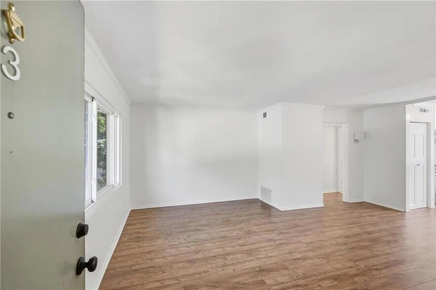 Building Photo - 104 Ardmore Pl NW