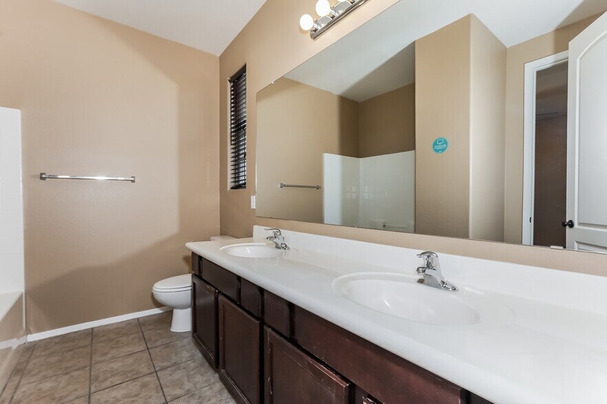 Building Photo - 4128 E Desert Sands Pl