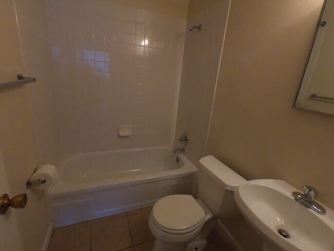Building Photo - Gunbarrel Great 2 bed/2 bath Ground Floor Condo