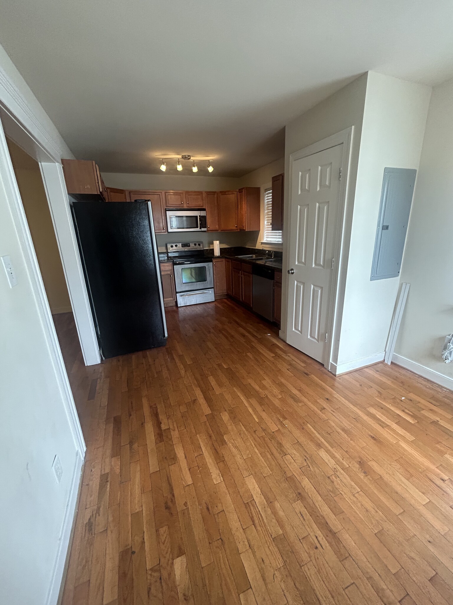 Building Photo - 1626 Parkwood Ave