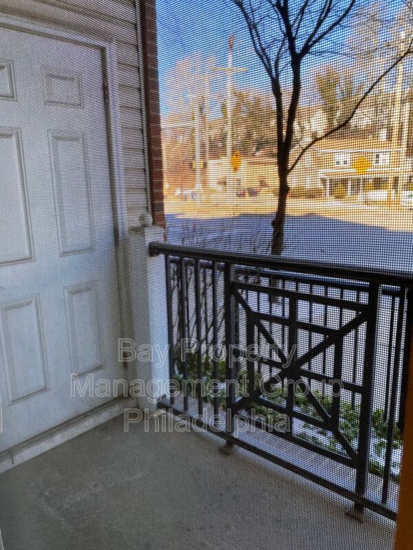 Building Photo - 350 W Elm St
