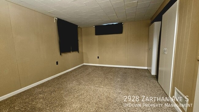 Building Photo - 2928 Zarthan Ave S