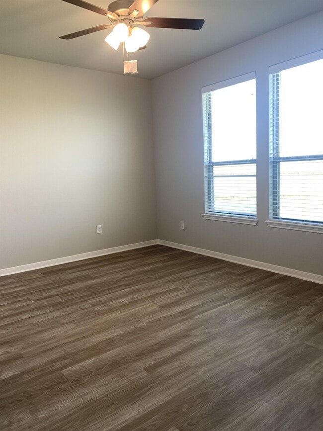 Building Photo - 1353 Aurora Grv Bnd