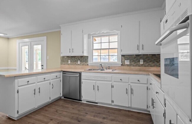 Building Photo - 4149 Woodcrest Rd