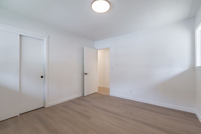 Building Photo - Crowne Pointe Apartment Homes