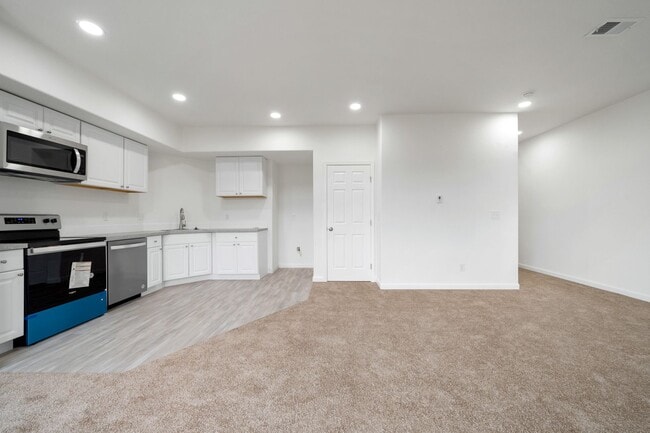 Building Photo - Brand new 3 bed 2.5 bath townhome