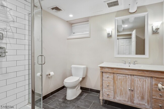Building Photo - 23 Ruthven Pl