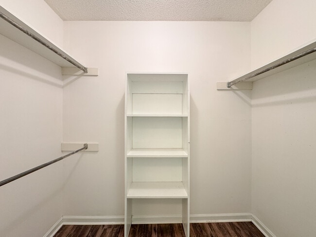 Building Photo - 7 Clayton Ln