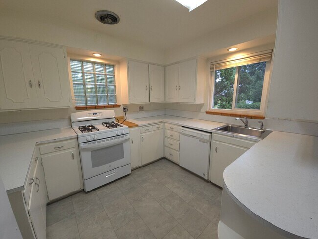 Building Photo - 1901 Baseline Rd