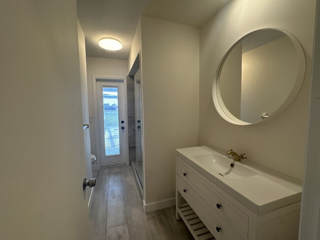 Building Photo - Beautiful 2-bedroom, 2-bathroom in Rotonda...