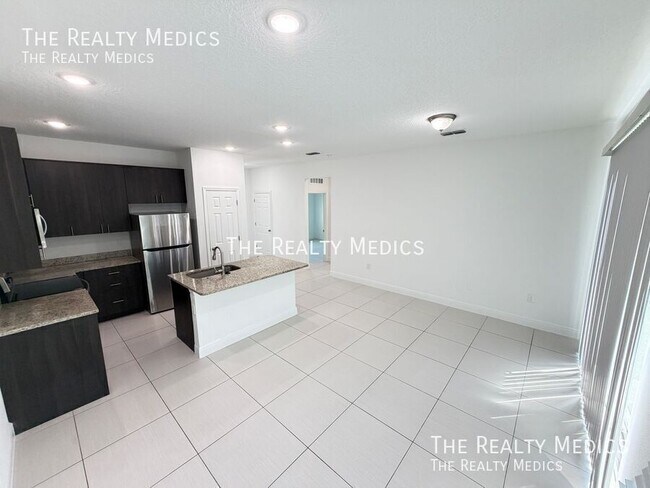 Building Photo - 2481 San Filippo Dr SE