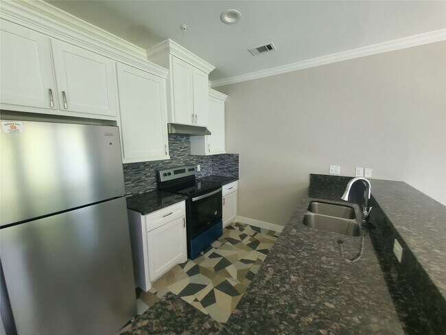 Building Photo - 501 E Davis St