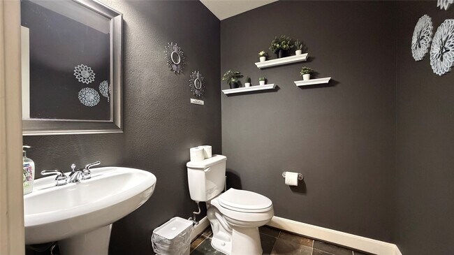 Building Photo - 1013 Gross St