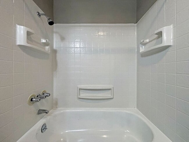 Building Photo - 1109-B W 6th Ave