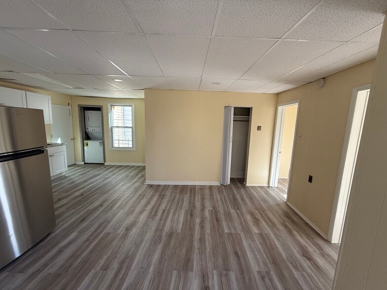 Building Photo - 144 Midland Ave