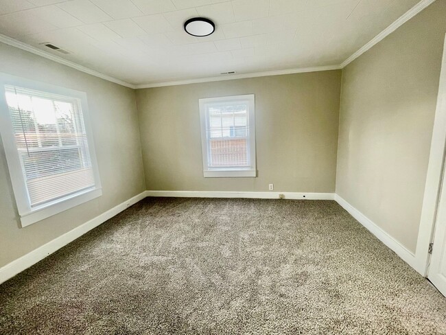 Building Photo - Welcome to this charming 2-bedroom, 1-bathroom home located in the scenic Kings Mountain, NC