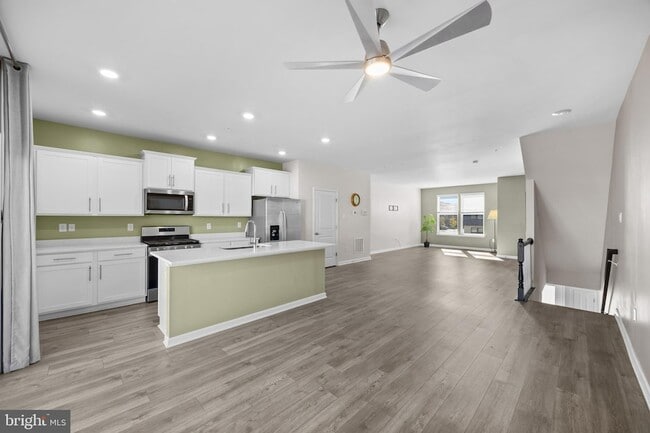 Building Photo - 813 Bond St