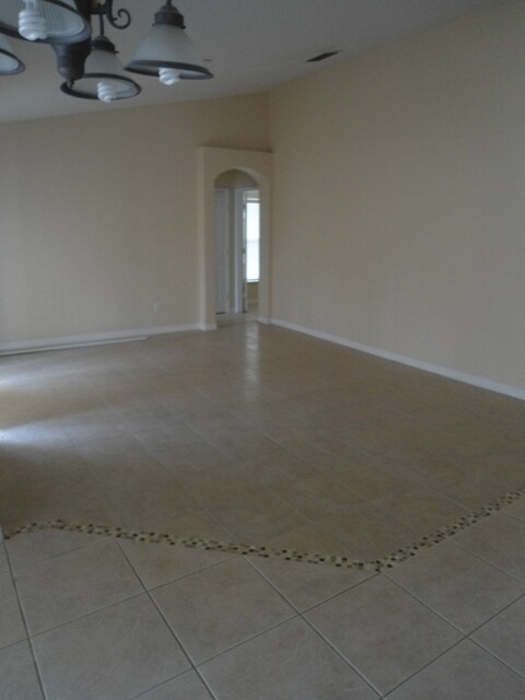 Building Photo - 4 Bedroom 3 Bath Home - Kissimmee ~ Southp...