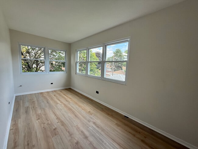 Building Photo - 6147 N Meade Ave