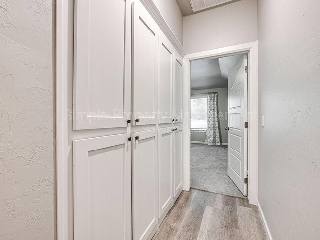 Building Photo - 400 Fallview Ct