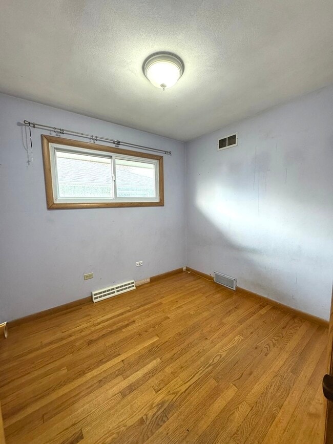 Building Photo - 3133 21st Pl