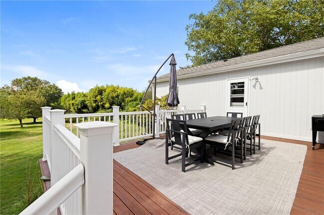 Building Photo - 331 Third Beach Rd