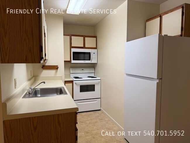 Building Photo - 1115 Lincolnshire Dr